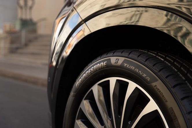 картинка Bridgestone выпустила новую туринговую шину Turanza EverDrive с гарантией до 80 000 миль (128 747 км) от Свежаяшина.рф