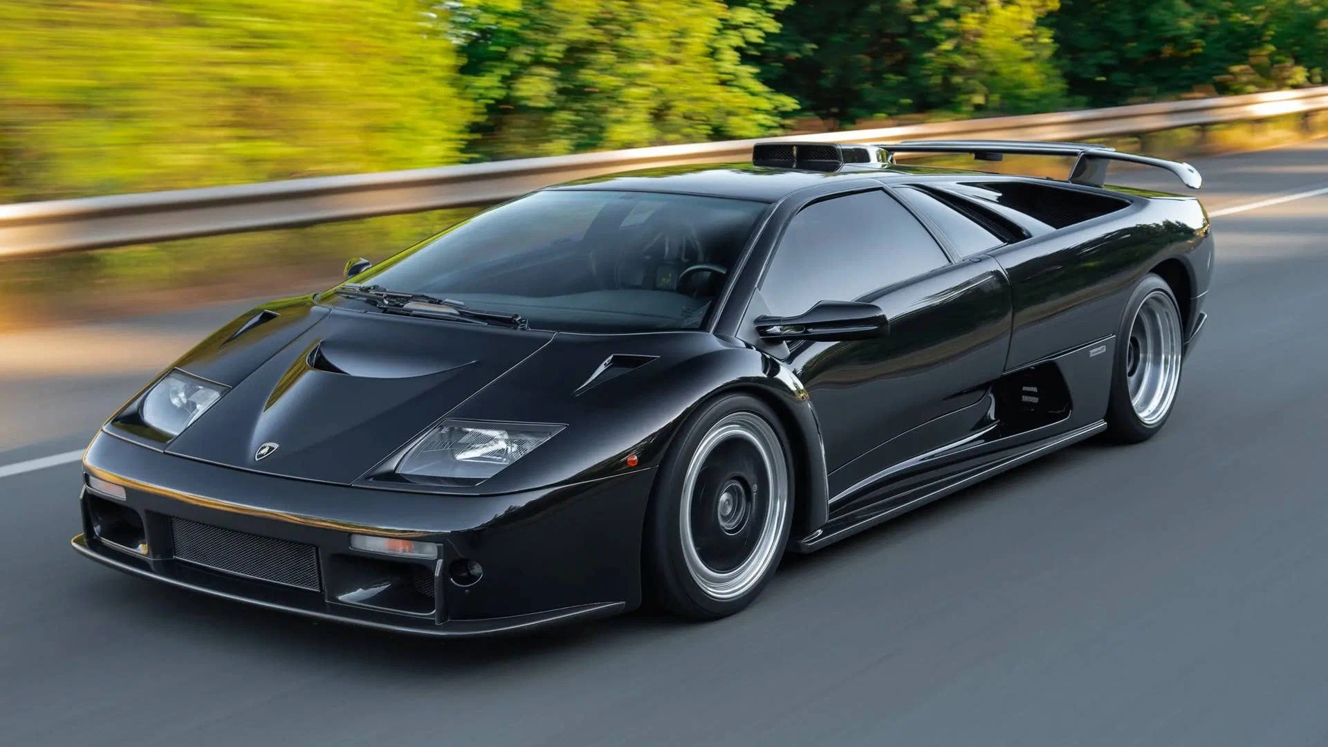картинка Одна из наиболее редких Lamborghini Diablo появится в продаже. от шинного центра Свежаяшина.рф в СПб картинка Одна из наиболее редких Lamborghini Diablo появится в продаже. от Свежаяшина.рф